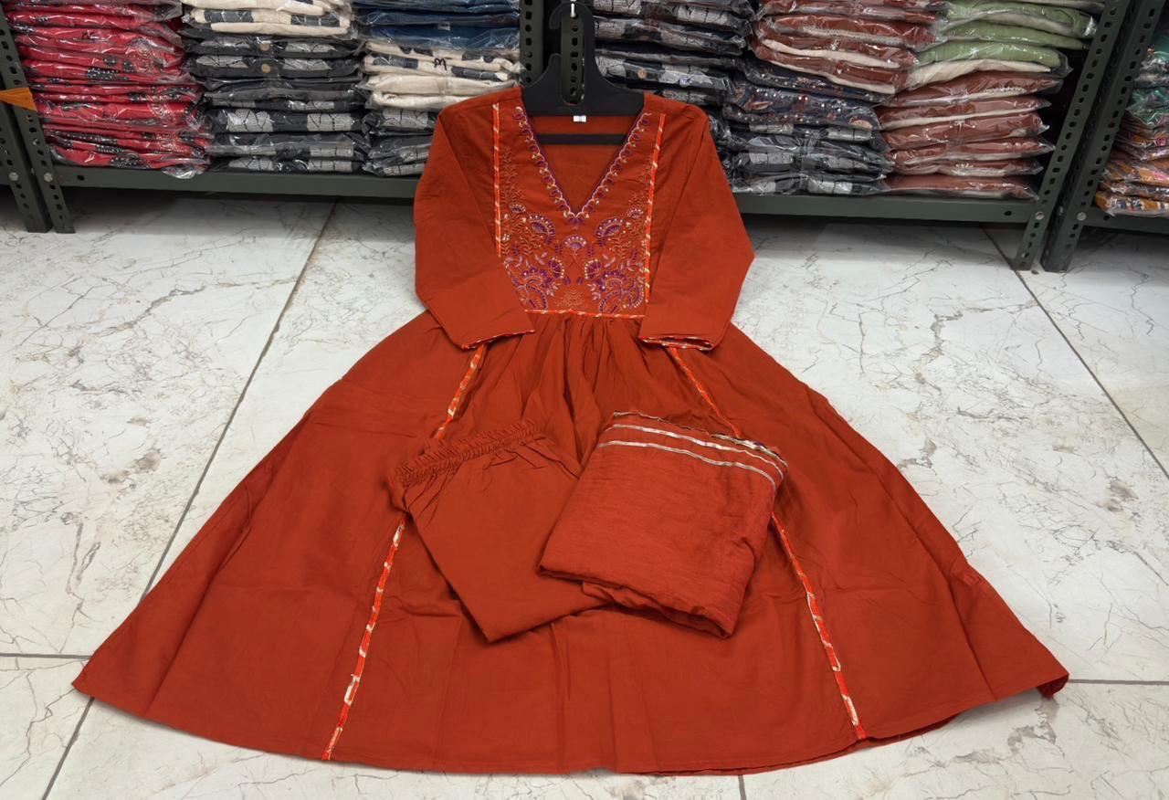 Stylish Womenโs Flared Cotton Kurta Pant Set with Embroidered Yoke and Lace Malmal Dupatta