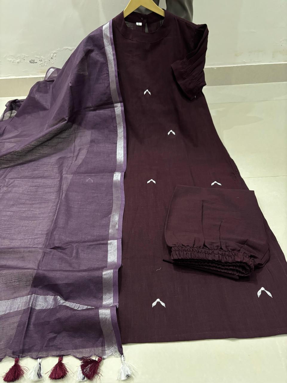 BagruBazzar Trendy Halter Neck A-Line Kurti with Pure Linen Dupatta – Elegant Ethnic Wear for All Occasions