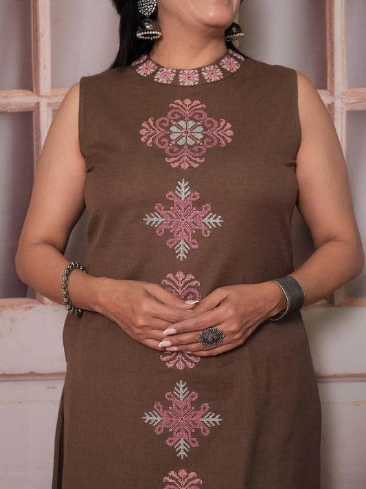 Bagrubazzar Classy Handloom A-Line Kurti with Trendy Halter Neck & Pure Linen Dupatta (BBKF05)