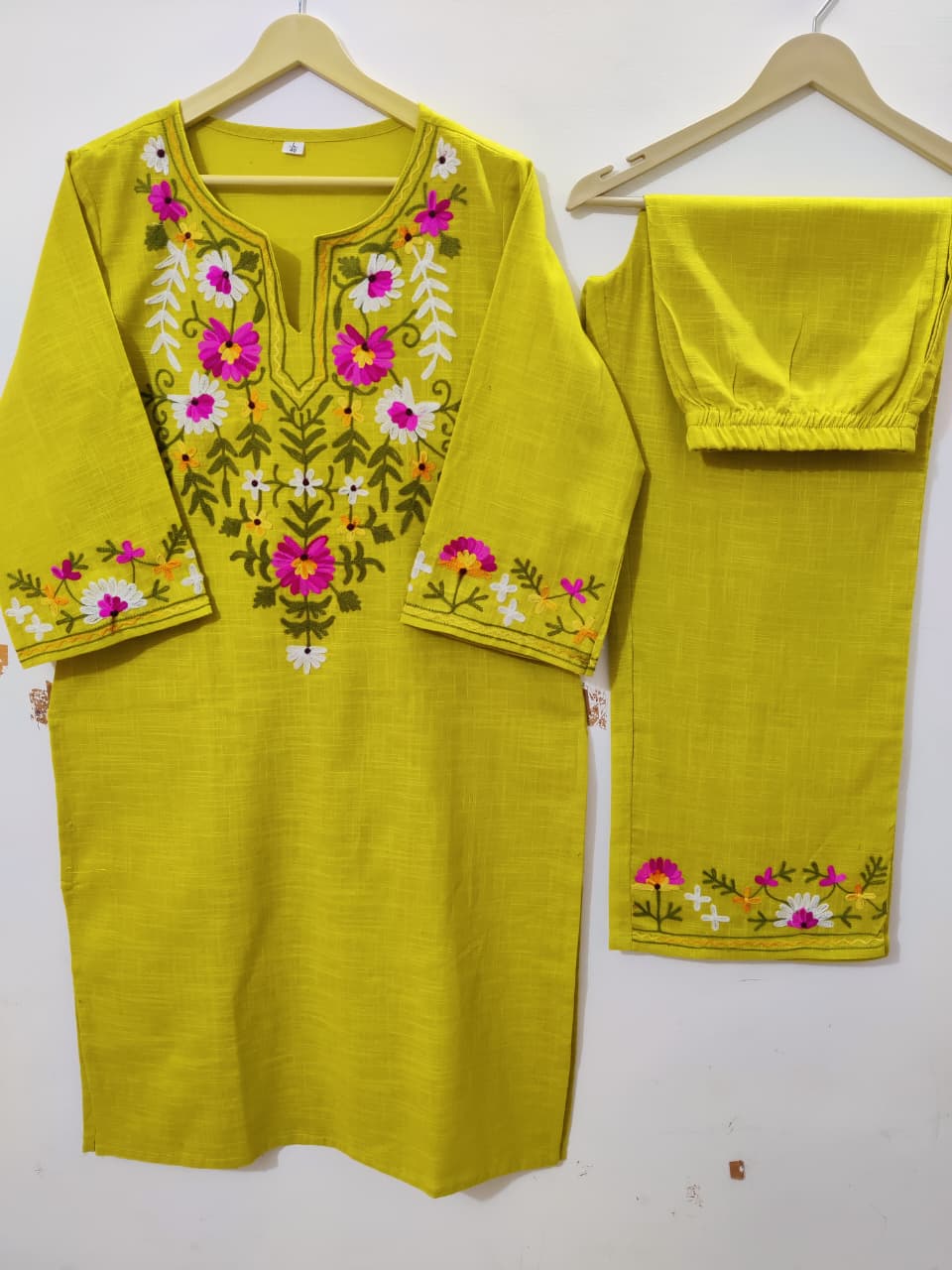Bagrubazzar Embroidered Kurta Set for Women