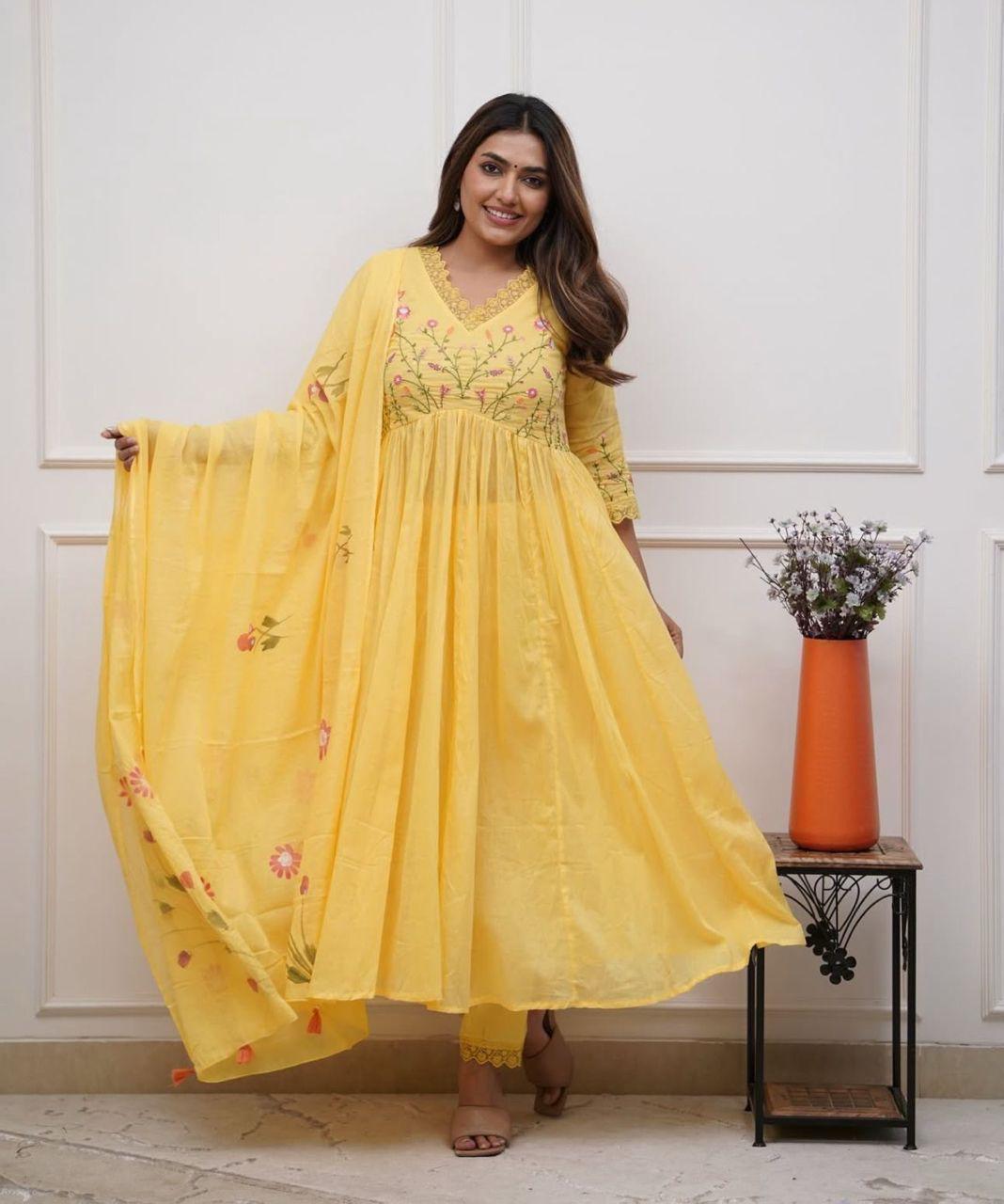 Women’s Strength Style Cotton Kurta Set with Elegant Neckline Embroidery