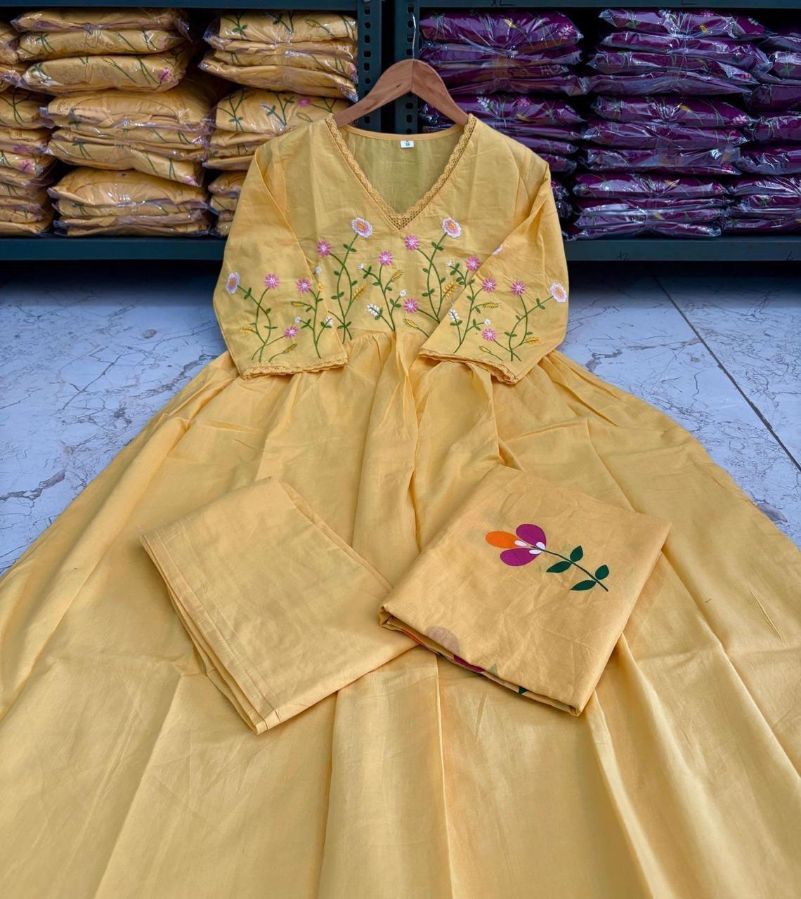 Women’s Strength Style Cotton Kurta Set with Elegant Neckline Embroidery