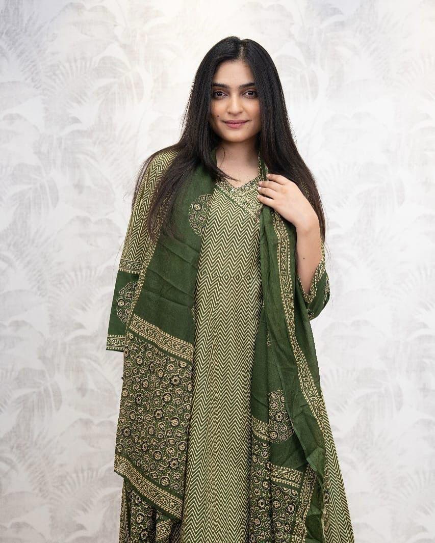 Beautiful Cotton Zig-Zag Angrakha Style Anarkali Kurti Set with Pant & Mulmul Dupatta