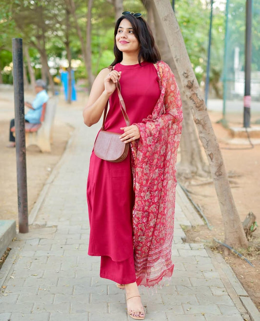 Classy Women’s Handloom Kurti – A-Line Fit with Halter Neck, Pockets & Pure Kota Doria Dupatta