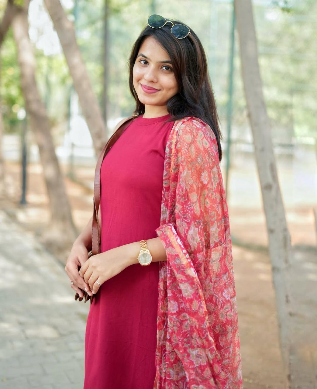 Classy Women’s Handloom Kurti – A-Line Fit with Halter Neck, Pockets & Pure Kota Doria Dupatta