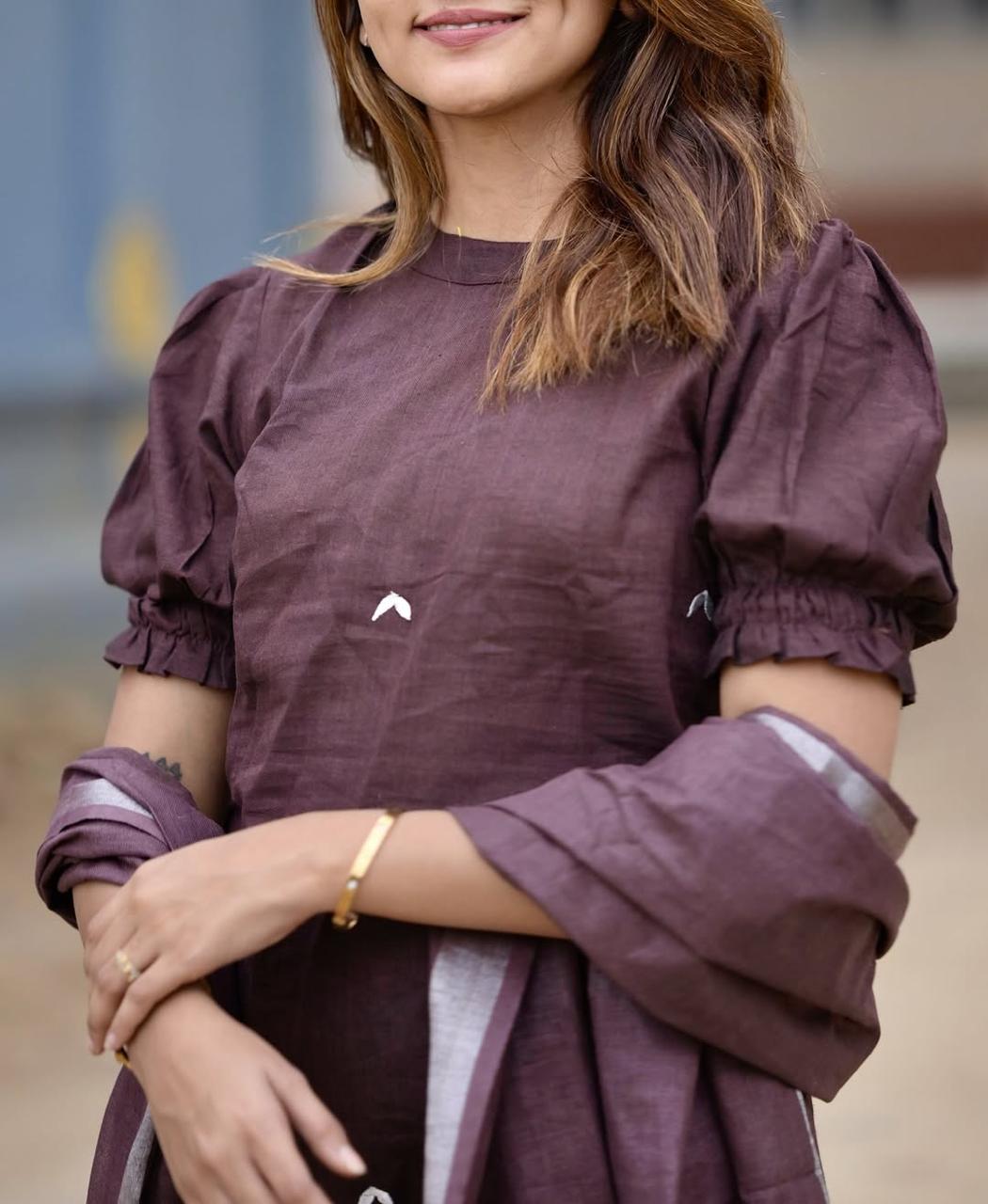 BagruBazzar Trendy Halter Neck A-Line Kurti with Pure Linen Dupatta – Elegant Ethnic Wear for All Occasions