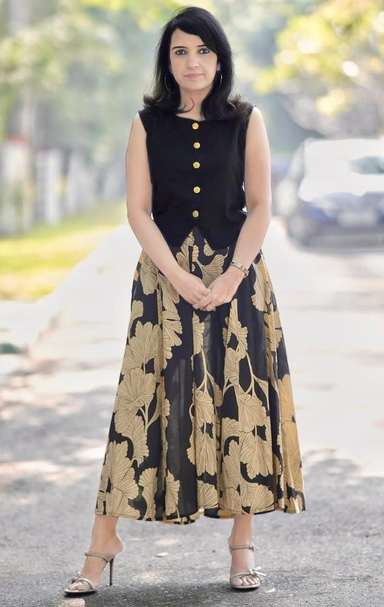 Bagrubazzar Black Floral A-Line Skirt with Sleeveless Button-Front Top Co-Ord Set