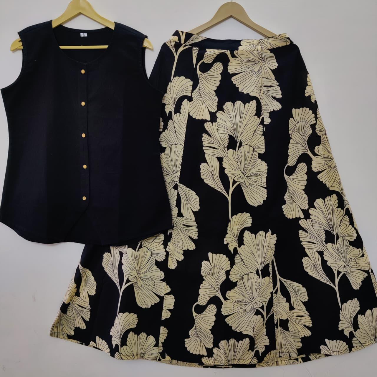 Bagrubazzar Black Floral A-Line Skirt with Sleeveless Button-Front Top Co-Ord Set