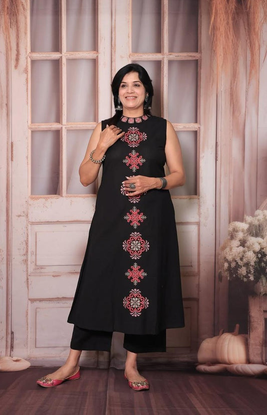 Bagrubazzar Classy Handloom A-Line Kurti with Trendy Halter Neck & Pure Linen Dupatta (BBKF04)