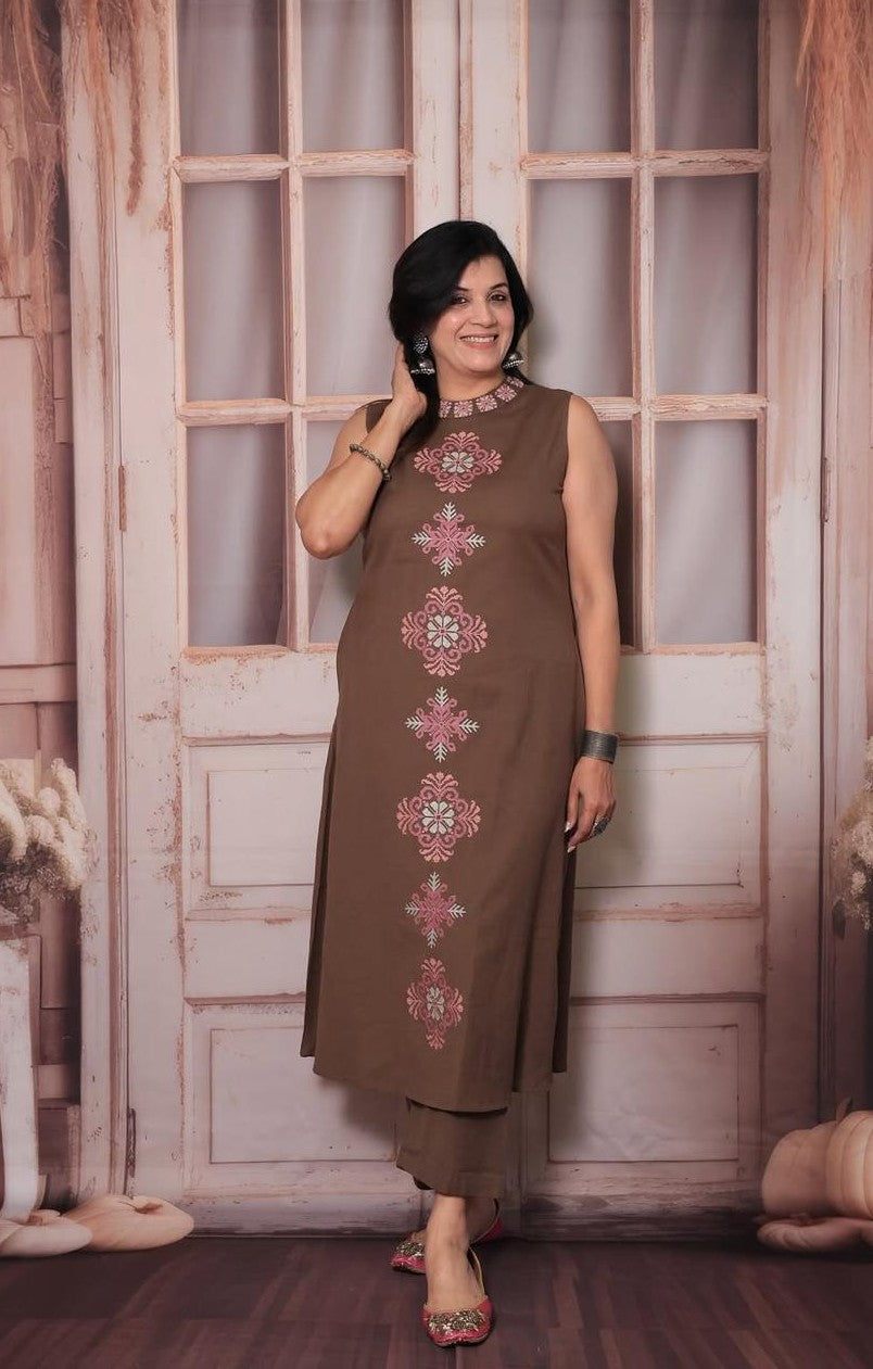 Bagrubazzar Classy Handloom A-Line Kurti with Trendy Halter Neck & Pure Linen Dupatta (BBKF05)