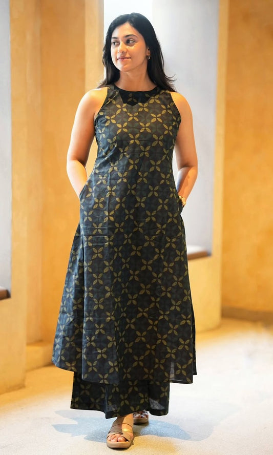 Bagrubazzar Halter Neck Aline Kurta With Both Side Pocket  &  Palazzo