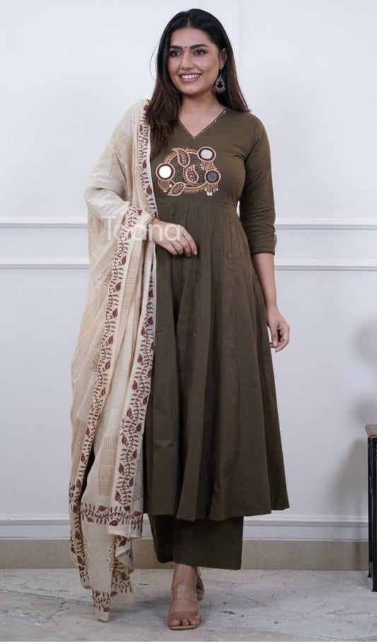 Bagrubazzar Women's Cotton Embroidered Kurta Set with Side Pockets