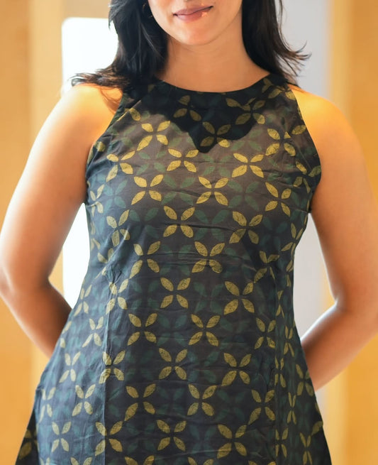 Bagrubazzar Halter Neck Aline Kurta With Both Side Pocket  &  Palazzo