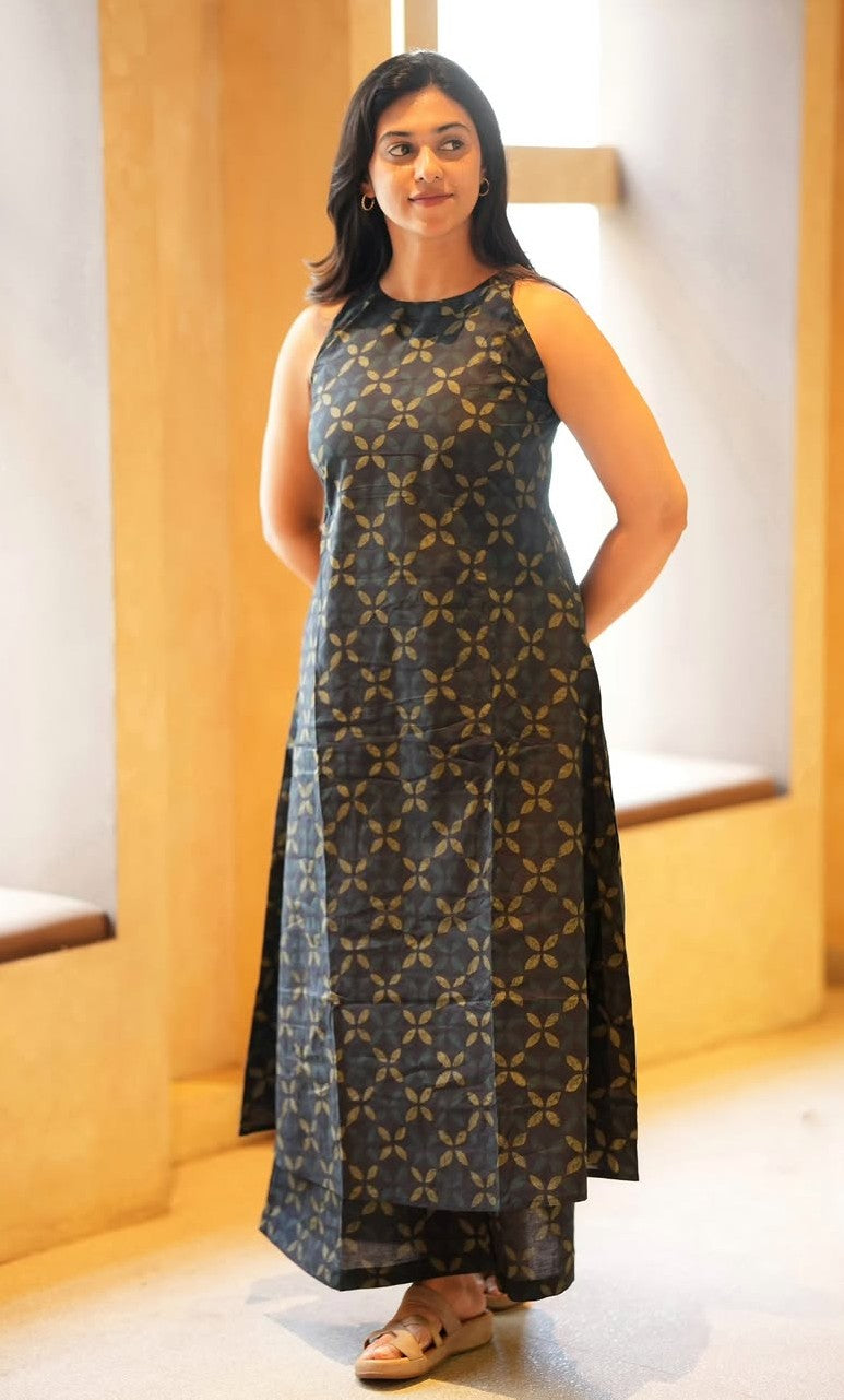Bagrubazzar Halter Neck Aline Kurta With Both Side Pocket  &  Palazzo