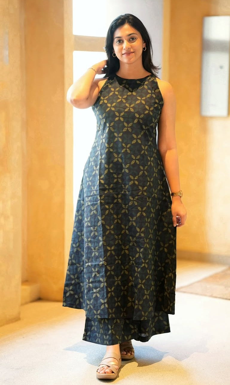 Bagrubazzar Halter Neck Aline Kurta With Both Side Pocket  &  Palazzo