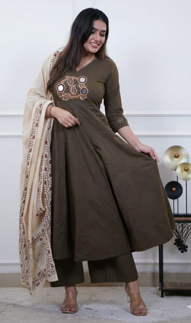 Bagrubazzar Women's Cotton Embroidered Kurta Set with Side Pockets